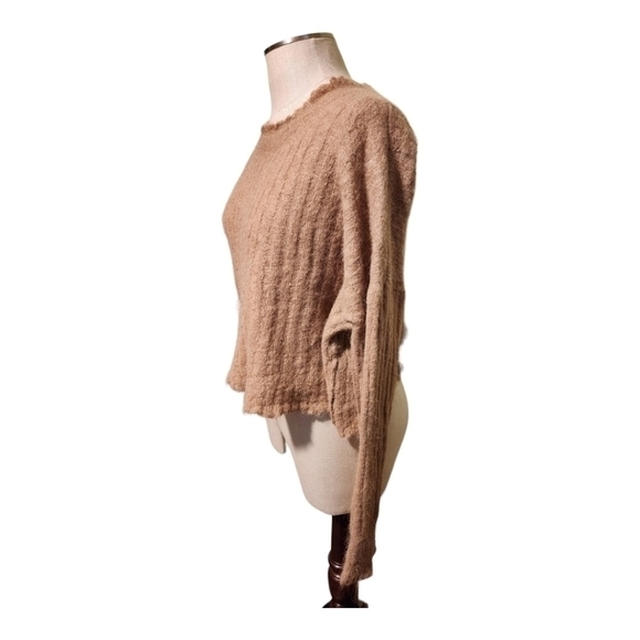 Free People Women's Tan Alpaca Blend Crew Neck Crop Sweater Size Medium - Picture 3 of 14